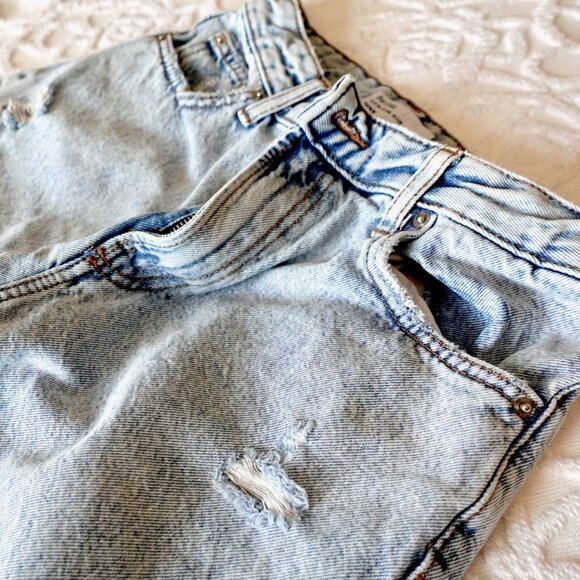 Bershka 90s Wide Leg Jean with Rips in Bleach Blue Wash (Size 38EU/7US) - Picture 8 of 10